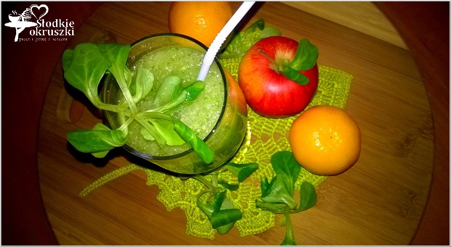 Zielone smoothie pełne zdrowia. Seler naciowy + jabłko + mandarynka + roszponka