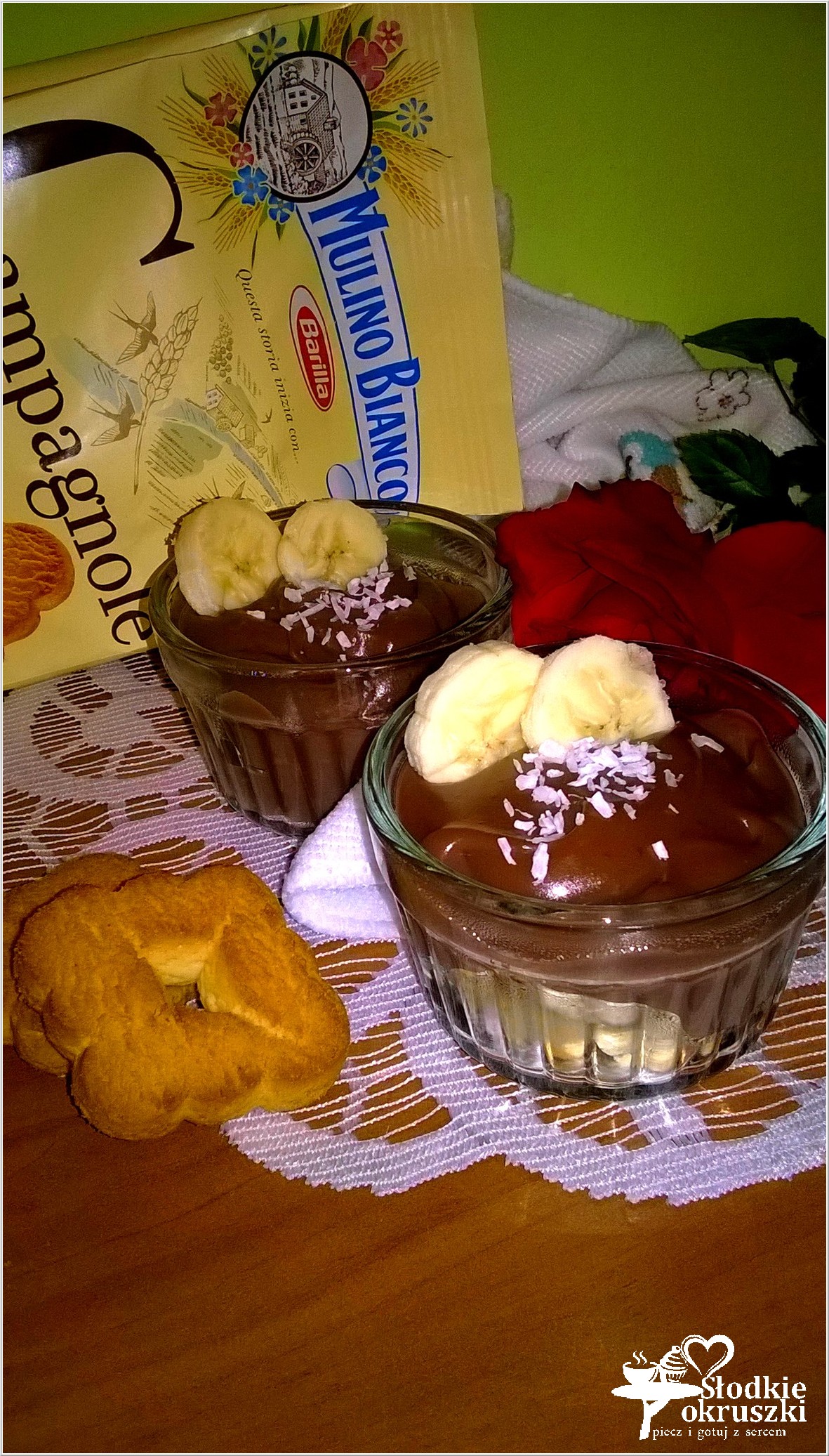 Domowy budyń czekoladowy z bananami i włoskim ciasteczkiem (3)