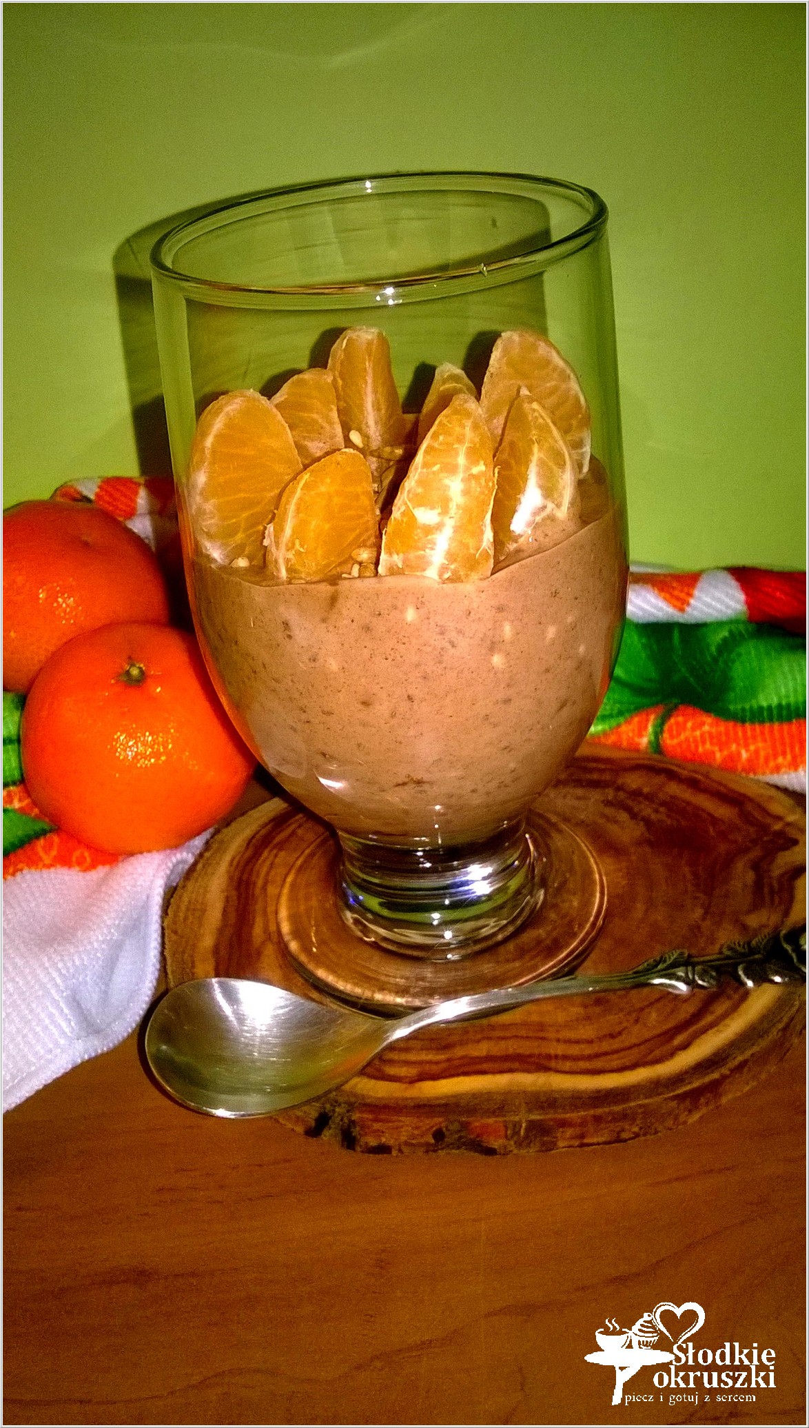 Lekki pudding czekoladowy z mandarynkami i ziarenkami