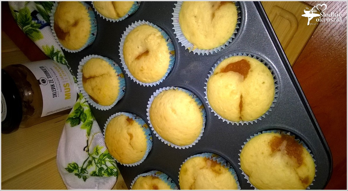 Małe szarlotki w formie muffinek (3)