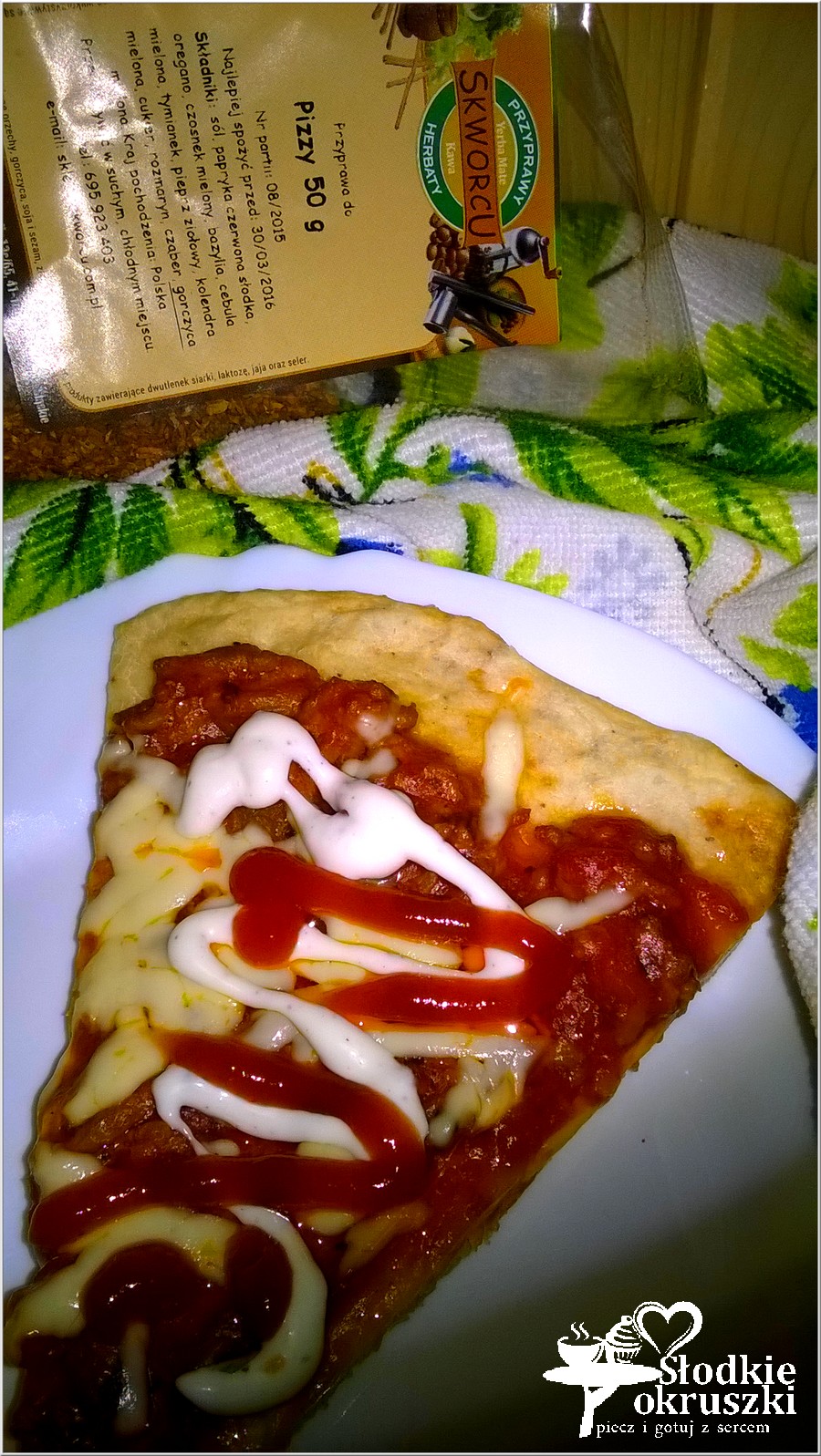 Pizza na ziołowym cieście z sosem bolognese (1)