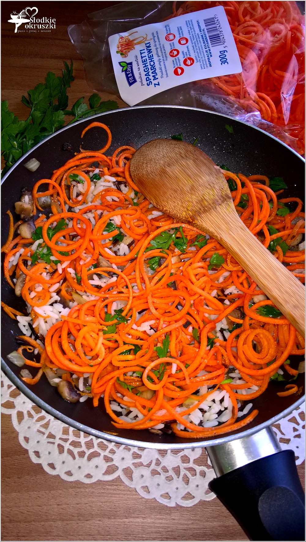 Warzywne spaghetti z ryżem i pieczarkami. Lekki obiad (3)