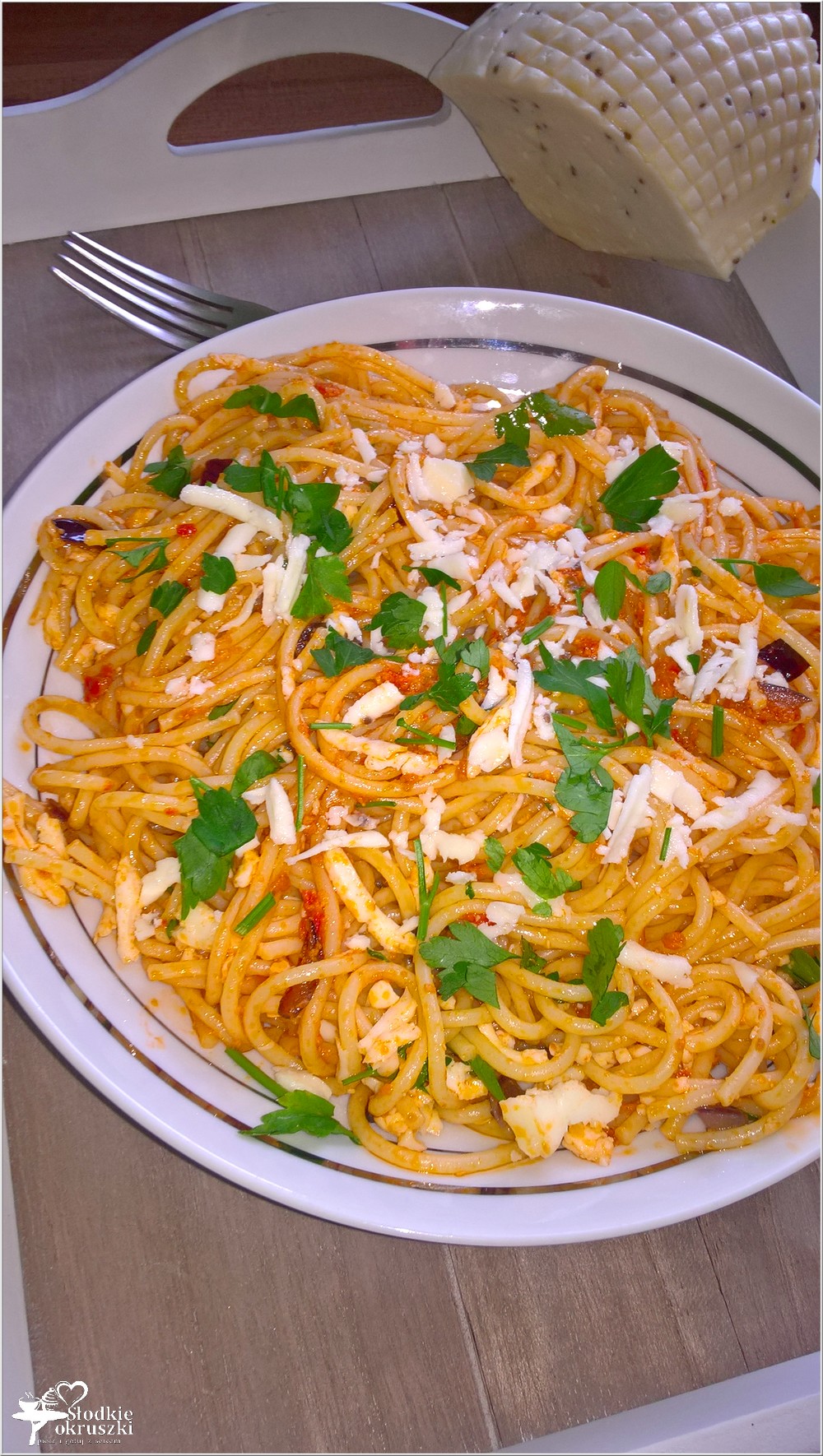 Spaghetti w pomidorowym pesto z serem korycińskim (1)