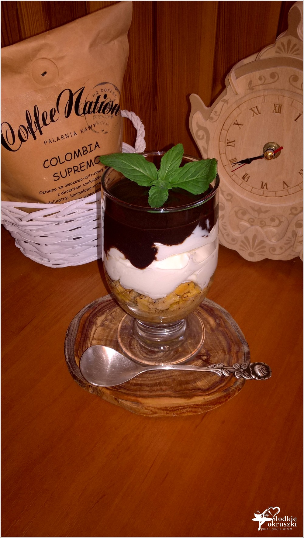 Kremowy deser z amaretto warstwą kawową i czekoladą (2)