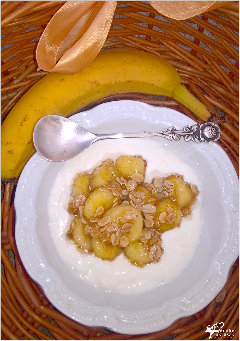 Delikatny deser z bananem w kokosowej nucie (1)