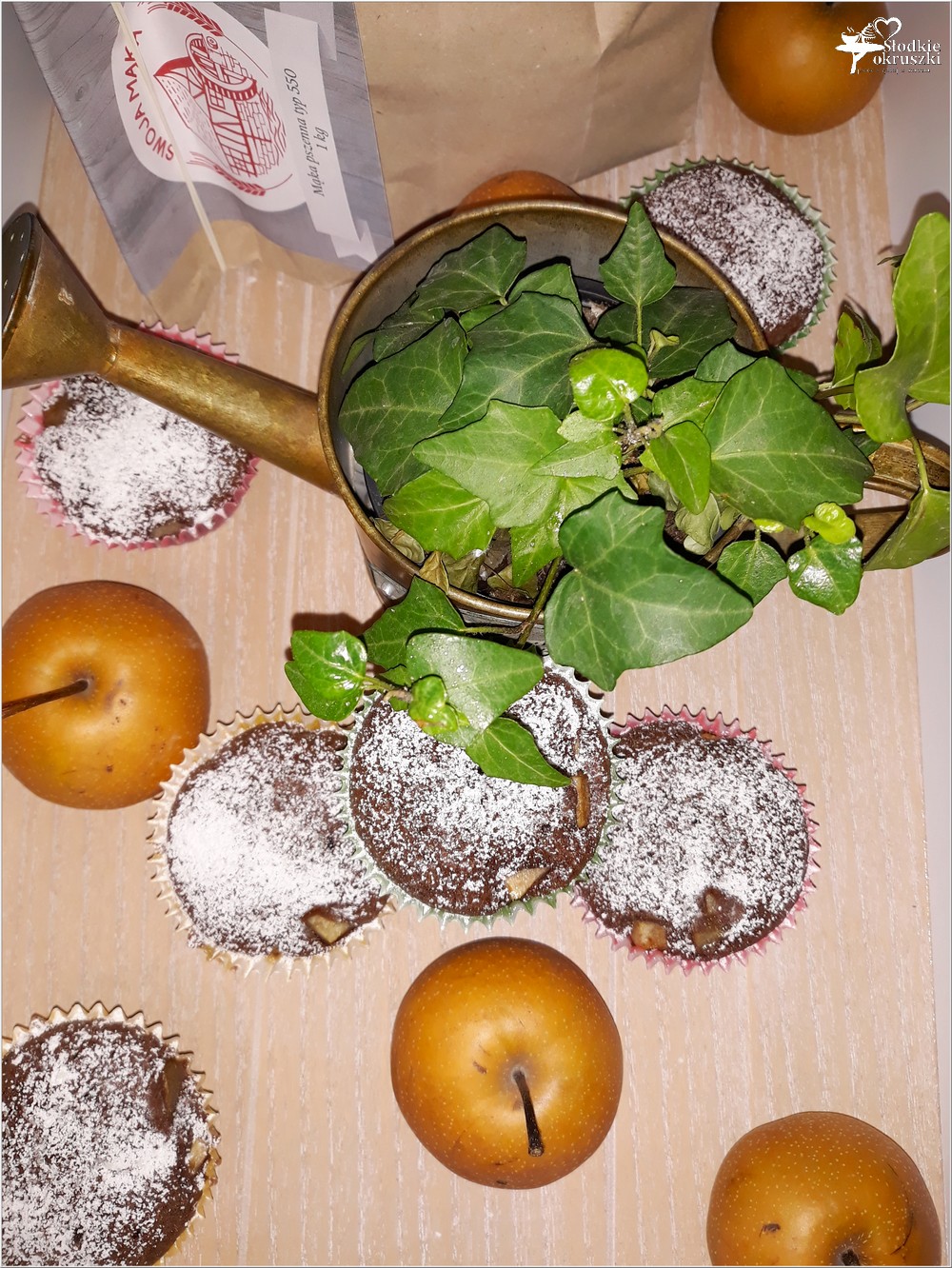 Kakaowe muffinki nadziane jabłko-gruszką (7)