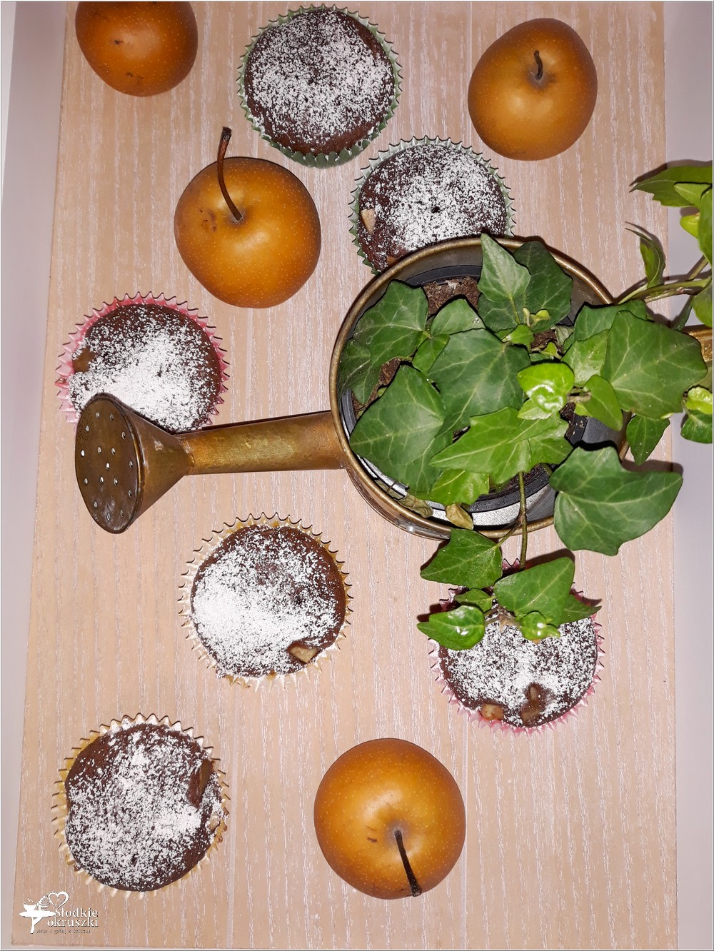 Kakaowe muffinki nadziane jabłko-gruszką (8)