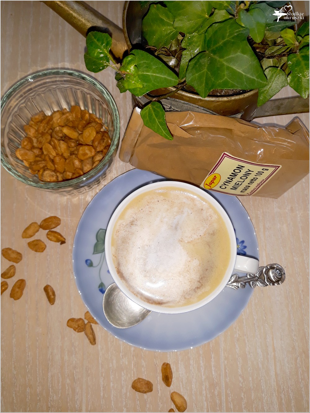 Karmelowa kawa z cynamonową pianką (2)