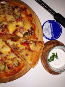 Prosta sylwestrowa pizza i szybki sos chrzanowy (1)