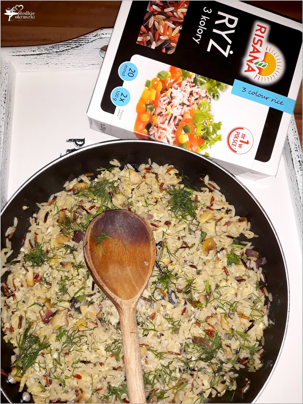Szybki koperkowy smażony ryż z jajkiem i pieczarkami (2)