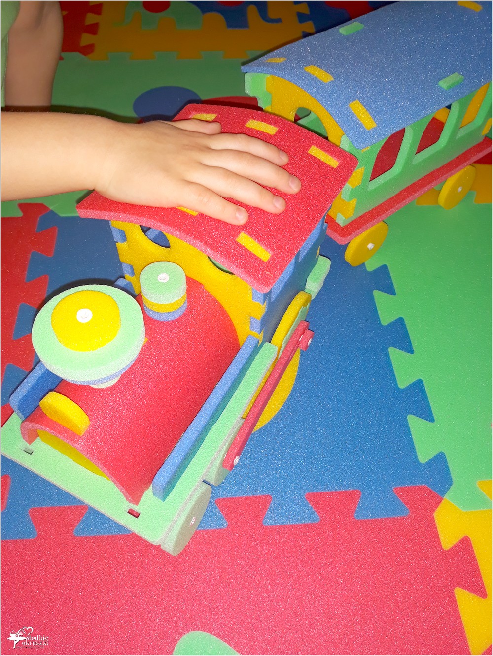 Kolorowe i bezpieczne zabawki dla najmłodszych (z pianki polietylenowej) (1)