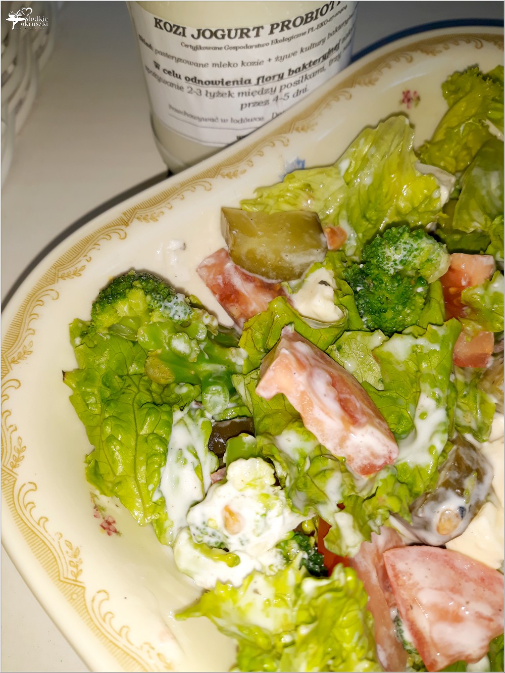 Lekka sałatka z brokułami i kozim serem solankowym (w jogurtowo-czosnkowym sosie) (3)