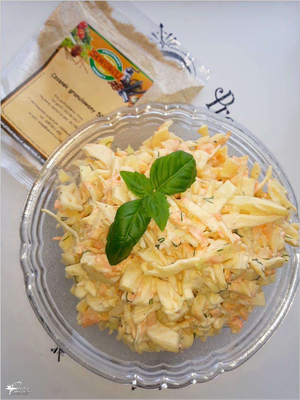 Pyszna surówka obiadowa z białej kapusty z koperkiem, marchewką i majonezem (2)