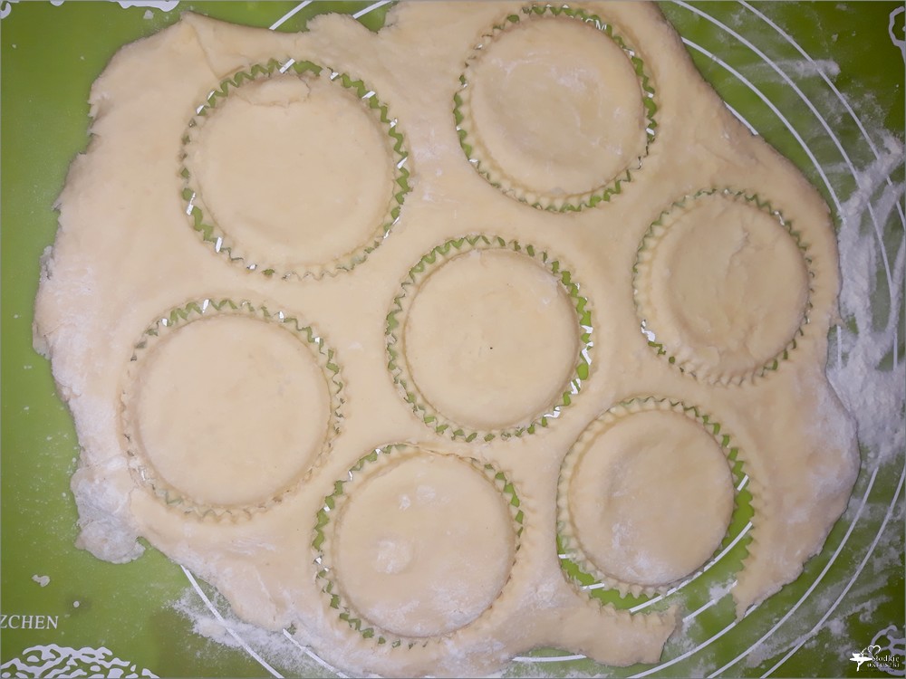 Jak przygotować serowe ciasteczka z gruszką azjatycką i miodem