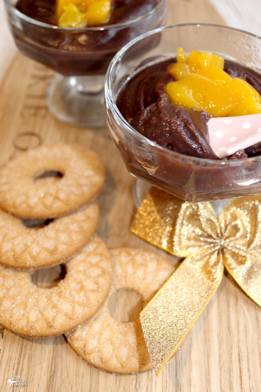Mocno czekoladowy deser z mango – najłatwiejszy | Słodkie okruszki
