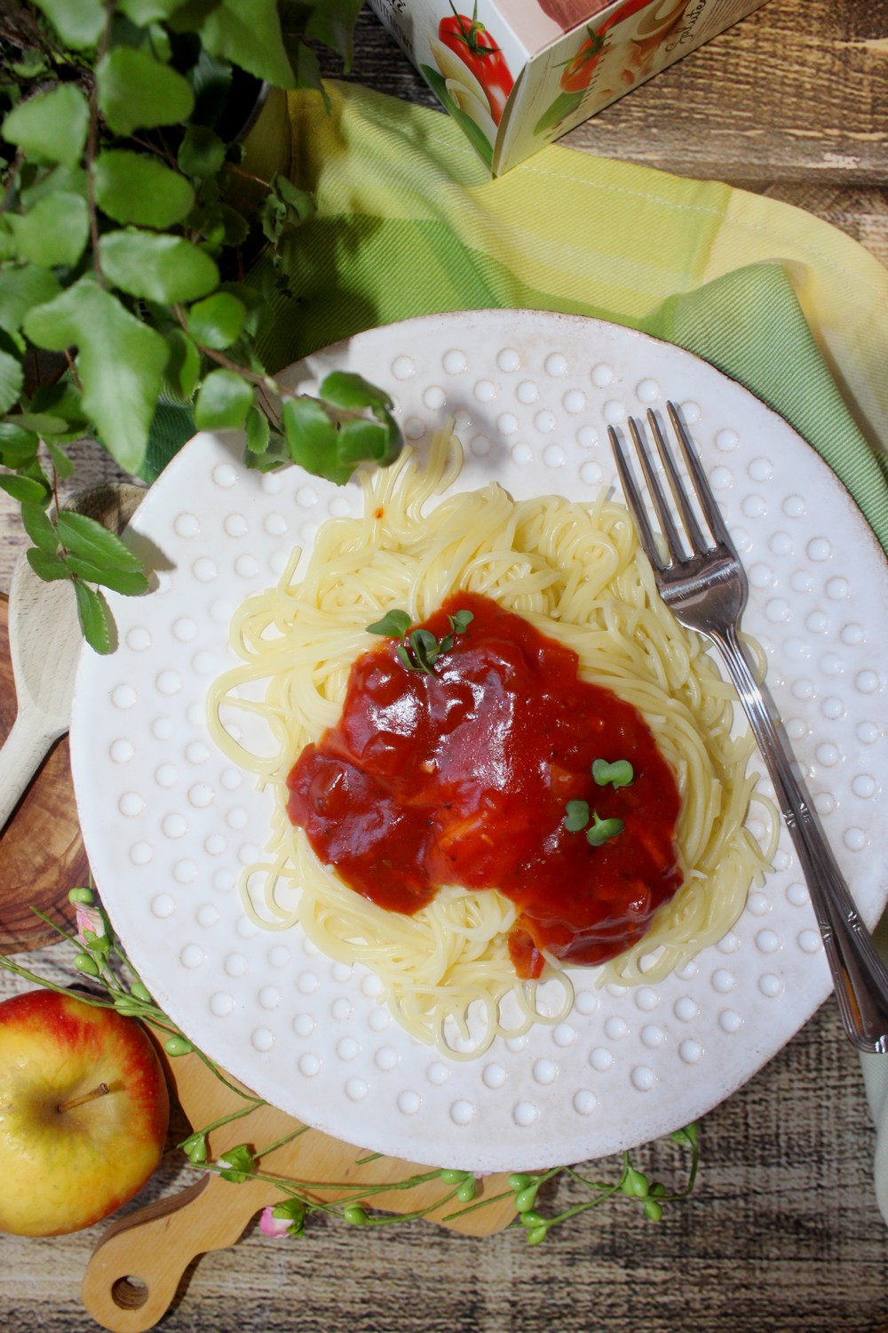 Spaghetti z sosem pomidorowym z passaty