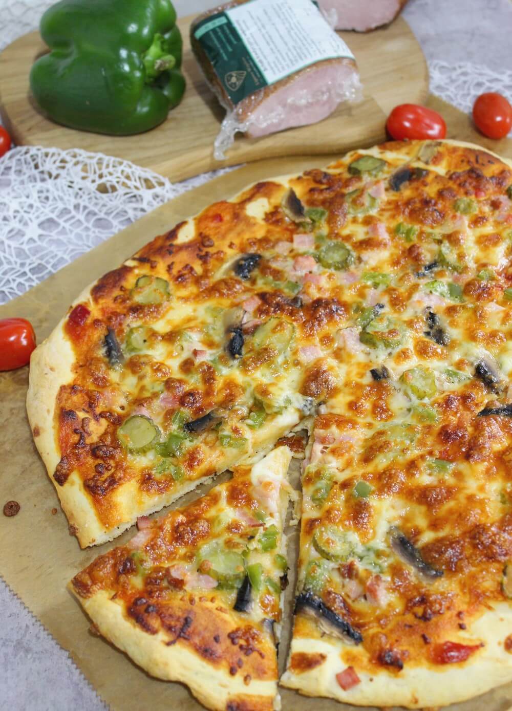 Duża domowa pizza z prostymi dodatkami | Słodkie okruszki