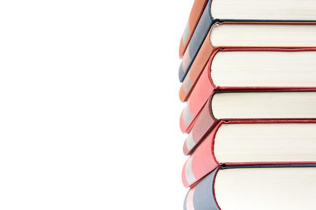 Podręczniki szkolne – dlaczego warto z nich korzystać?