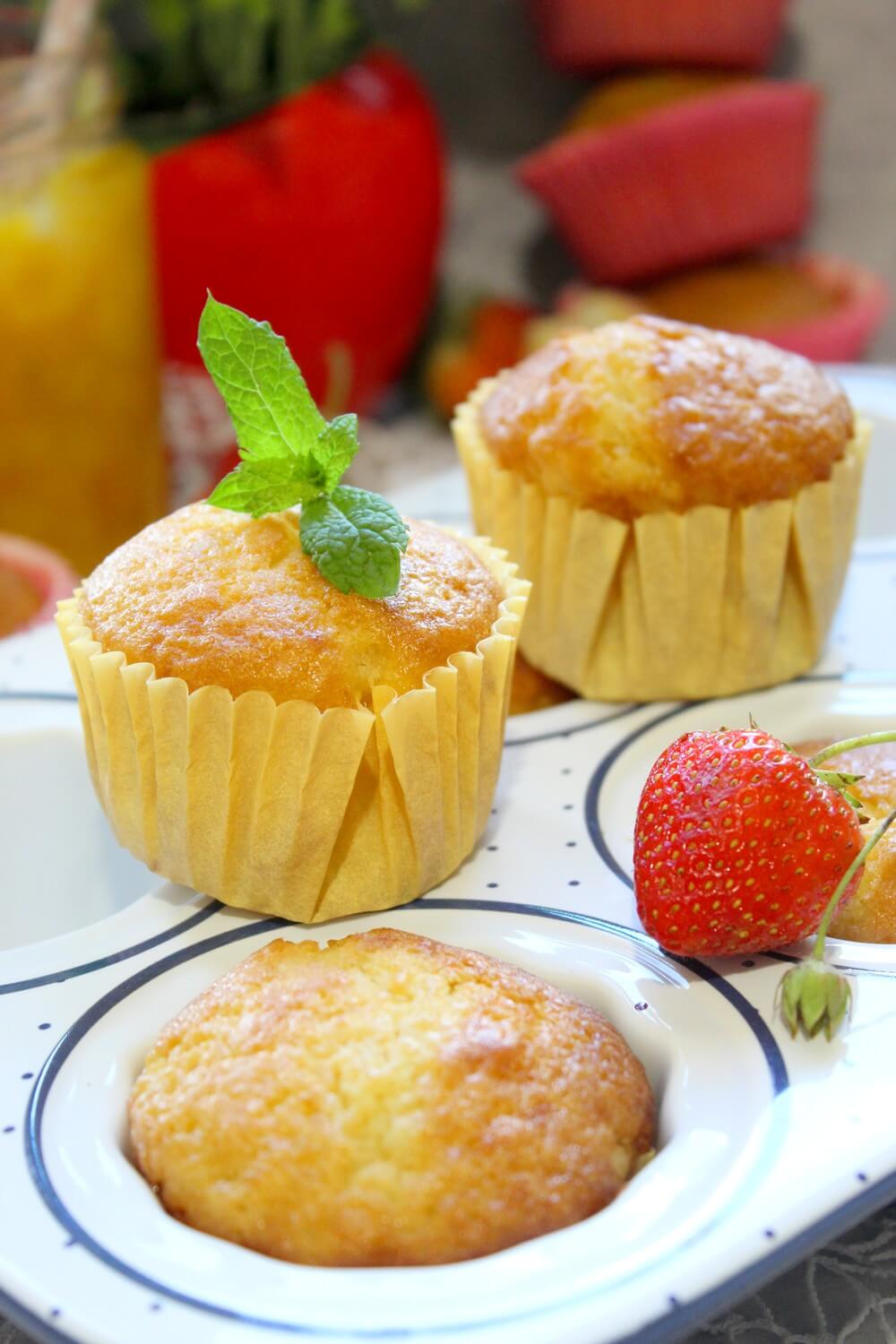 Jogurtowe muffinki z konfiturą z mango